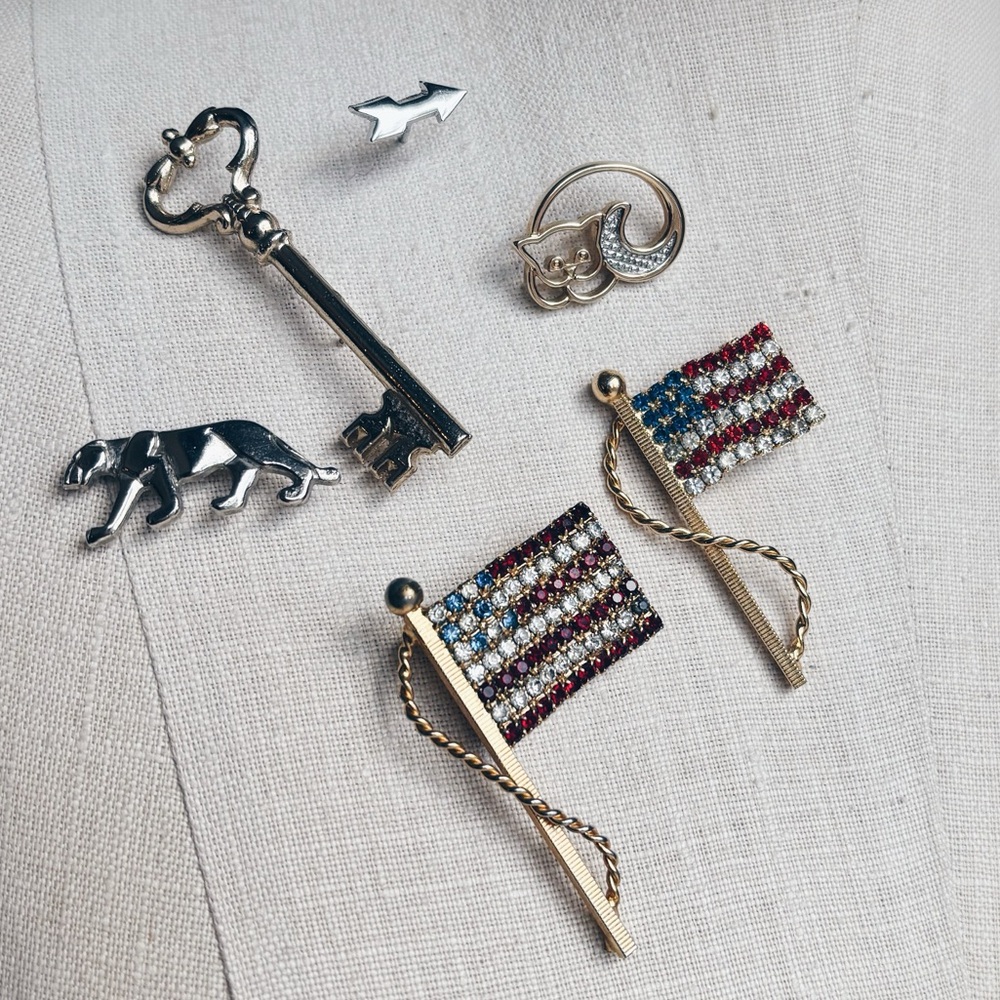 8pc Vintage Brooch & Pin Lot - Avon, Penn State, Western Button Cover - Picture 11 of 11